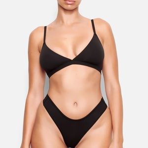 SKIMS FITS EVERYBODY TRIANGLE BRALETTE